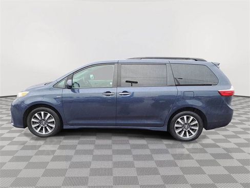 Used 2019 Toyota Sienna XLE w/ XLE Navigation Package image 2