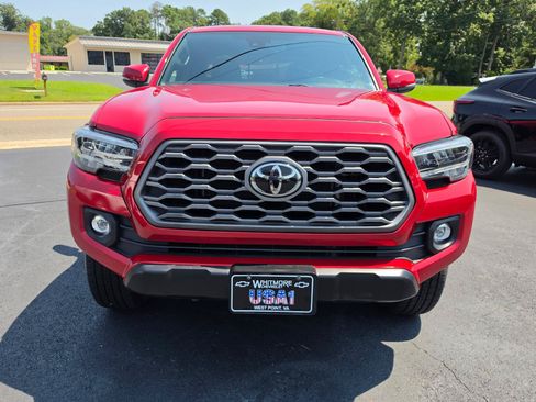 Used 2023 Toyota Tacoma TRD Off-Road w/ Technology Package AWD/4WD image 7