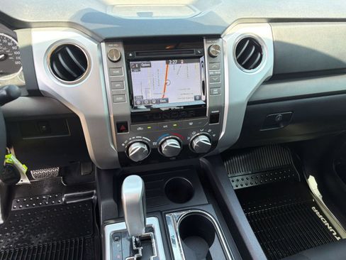 Used 2017 Toyota Tundra SR5 w/ SR5 Upgrade Package RWD image 17