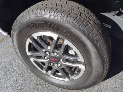 Used 2025 Toyota Tacoma TRD Sport w/ TRD Sport Upgrade Package AWD/4WD image 16