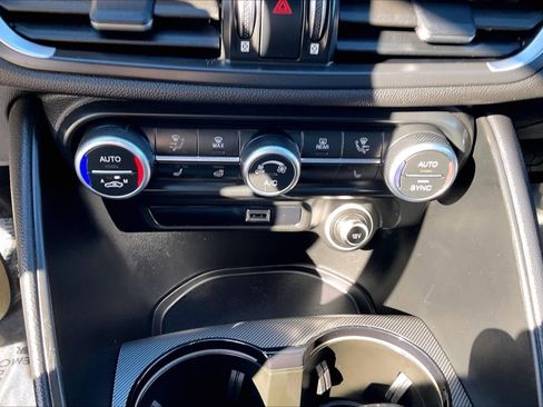 Used 2022 Alfa Romeo Giulia Veloce image 30