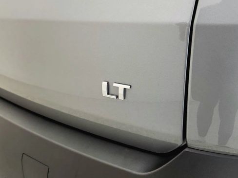 Used 2023 Chevrolet Traverse LT FWD image 30