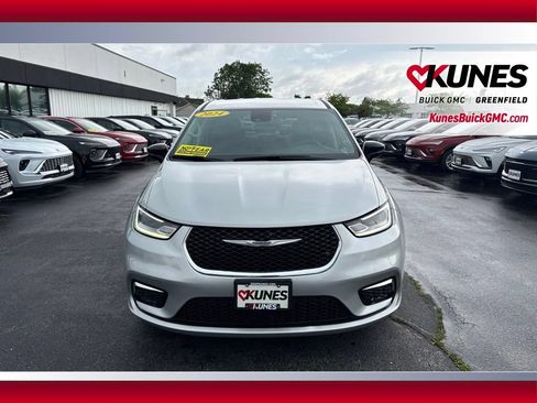 Used 2024 Chrysler Pacifica Touring-L FWD image 14