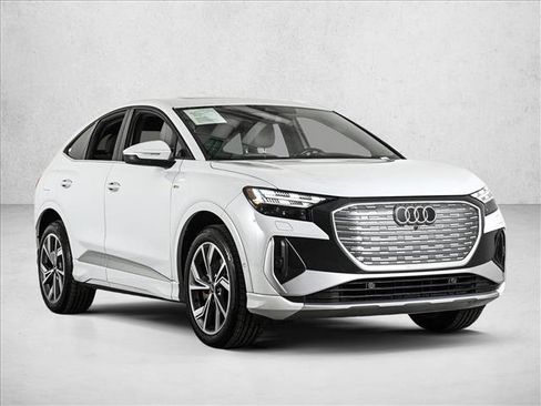 Certified 2023 Audi Q4 e-tron Prestige image 3