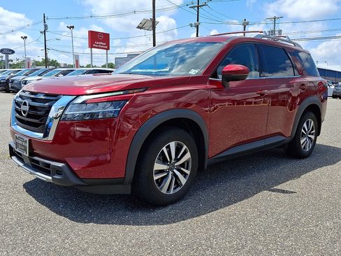 Certified 2024 Nissan Pathfinder SL w/ Cargo Package AWD/4WD image 3
