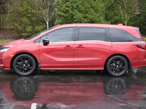 Certified 2024 Honda Odyssey Sport image 31