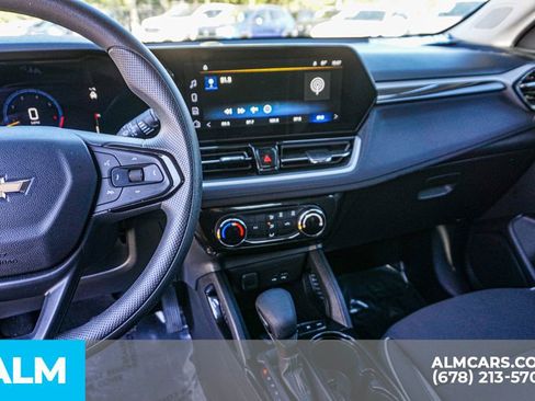 Used 2025 Chevrolet TrailBlazer LT image 32