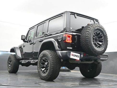 Used 2018 Jeep Wrangler Unlimited Rubicon w/ Dual Top Group AWD/4WD image 50