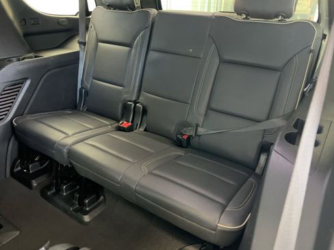 Used 2023 GMC Yukon SLT image 32
