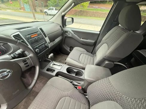 Used 2010 Nissan Frontier SE w/ SE Value Truck Pkg image 13