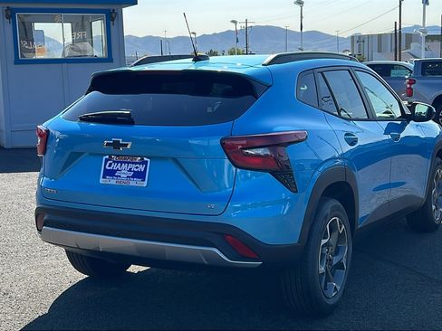 New 2026 Chevrolet Trax LT w/ Sunroof Package image 5