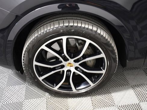 Used 2020 Porsche Cayenne S image 11