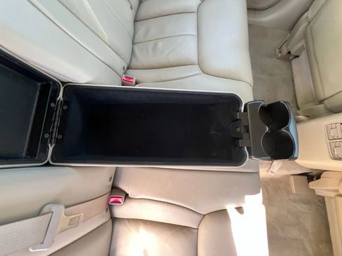 Used 2009 Cadillac DTS w/ Trunk Convenience Package image 37