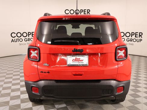 Used 2023 Jeep Renegade Latitude AWD/4WD image 22