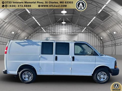 Used 2016 Chevrolet Express 2500 RWD image 2