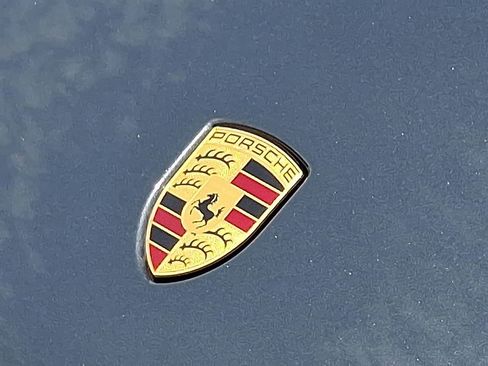 Used 2025 Porsche Macan image 27