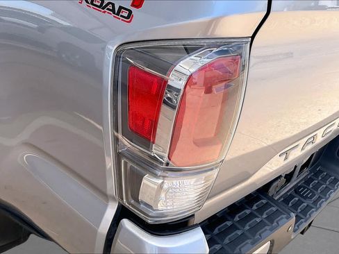Used 2021 Toyota Tacoma TRD Off-Road w/ Technology Package AWD/4WD image 28