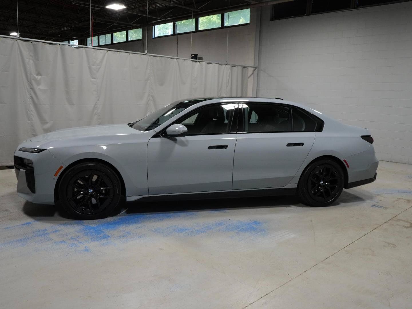 Used 2024 BMW 760i xDrive w/ Executive Package AWD/4WD image 21