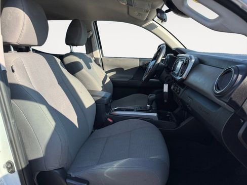 Certified 2018 Toyota Tacoma SR5 image 17