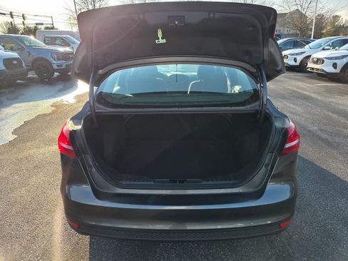 Used 2018 Ford Focus SE w/ SE Appearance Package image 7