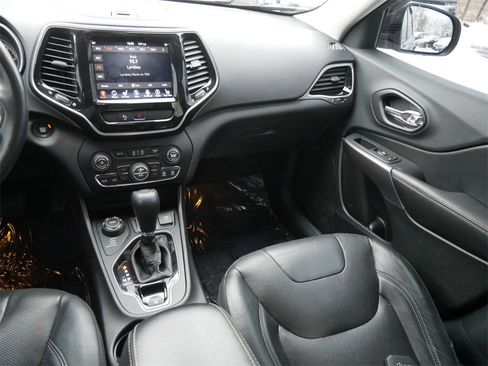 Used 2019 Jeep Cherokee Limited image 14