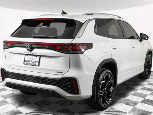 Used 2025 Volkswagen Tiguan SEL R-Line AWD/4WD image 18