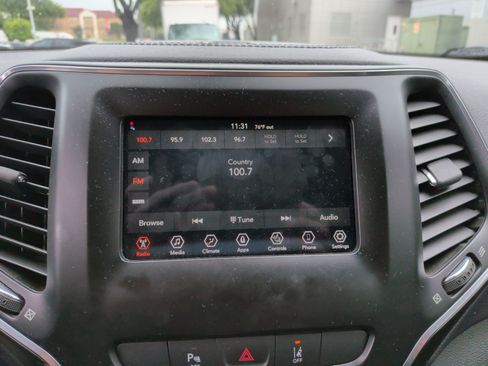 Used 2021 Jeep Cherokee Latitude Plus w/ Sun & Sound Group FWD image 20