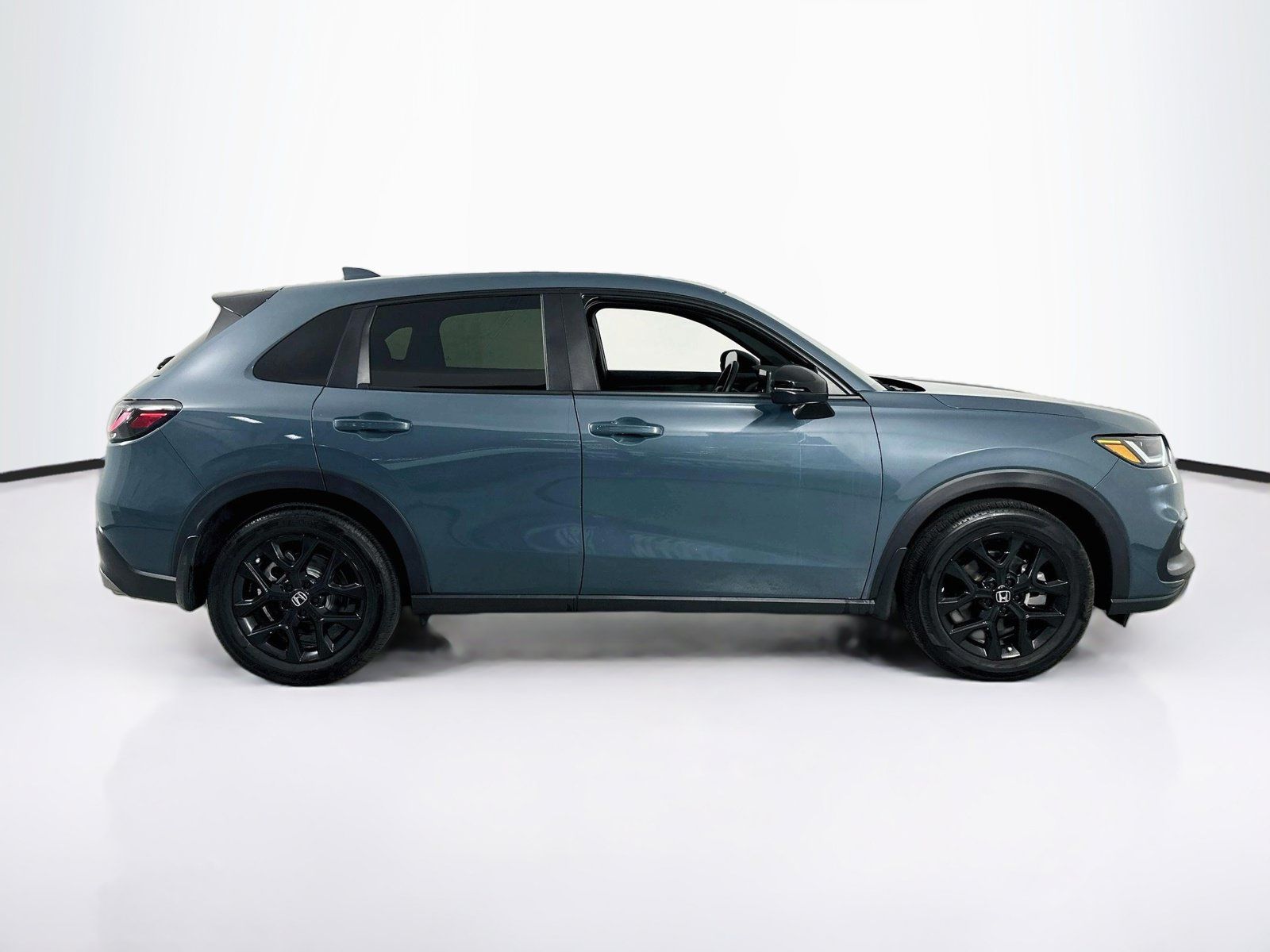 Used 2025 Honda HR-V Sport image 4