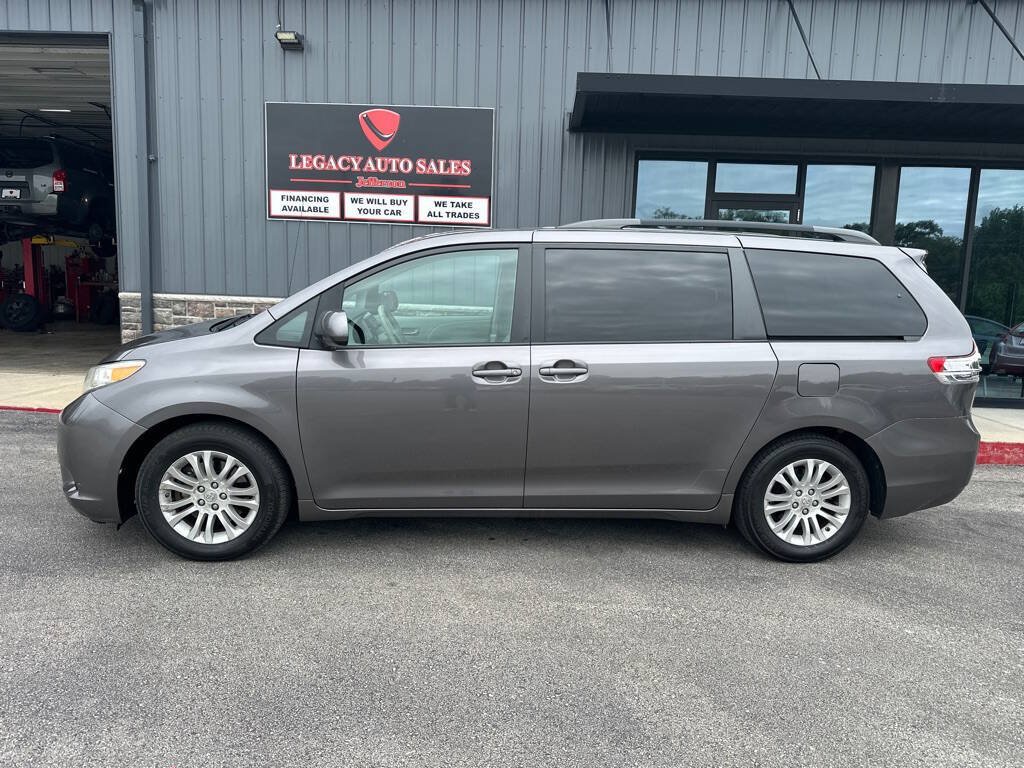 Used 2011 Toyota Sienna XLE FWD image 2