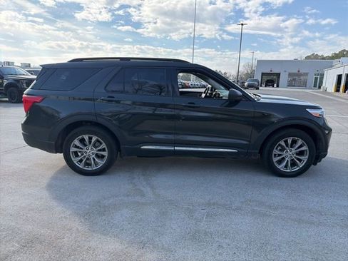 Used 2024 Ford Explorer XLT w/ Equipment Group 202A image 8