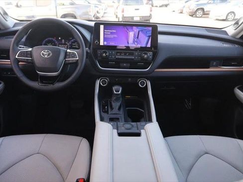 Certified 2025 Toyota Grand Highlander FWD image 24