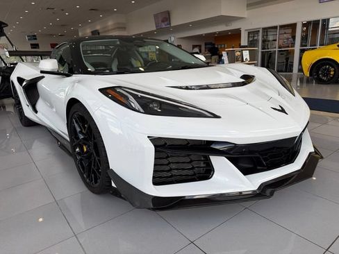 Used 2025 Chevrolet Corvette ZR1 w/ ZR1 Carbon Fiber Aero Package RWD image 2