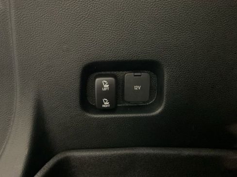 Used 2020 Ford Edge Titanium image 31