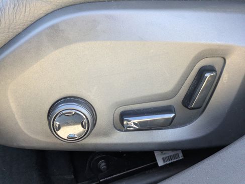 Used 2018 Volvo S90 T5 Momentum w/ Convenience Package image 21