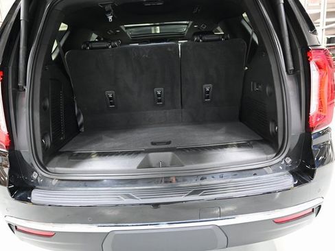 Used 2022 GMC Yukon SLT w/ SLT Premium Package image 27