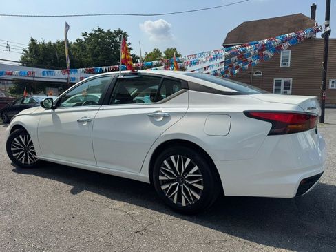 Used 2025 Nissan Altima 2.5 SV FWD image 3