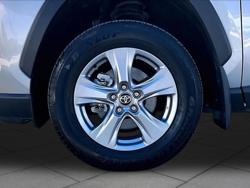 Used 2025 Toyota RAV4 XLE FWD image 11