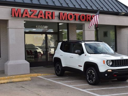 Used 2017 Jeep Renegade Trailhawk AWD/4WD image 9