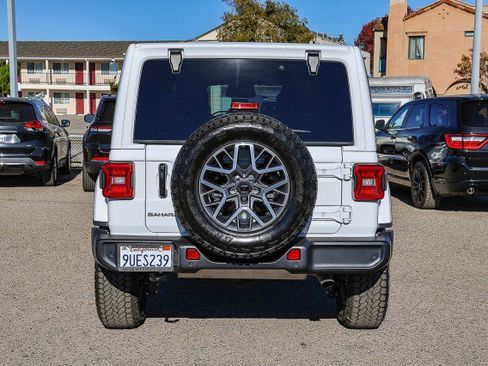 Used 2025 Jeep Wrangler Sahara image 5