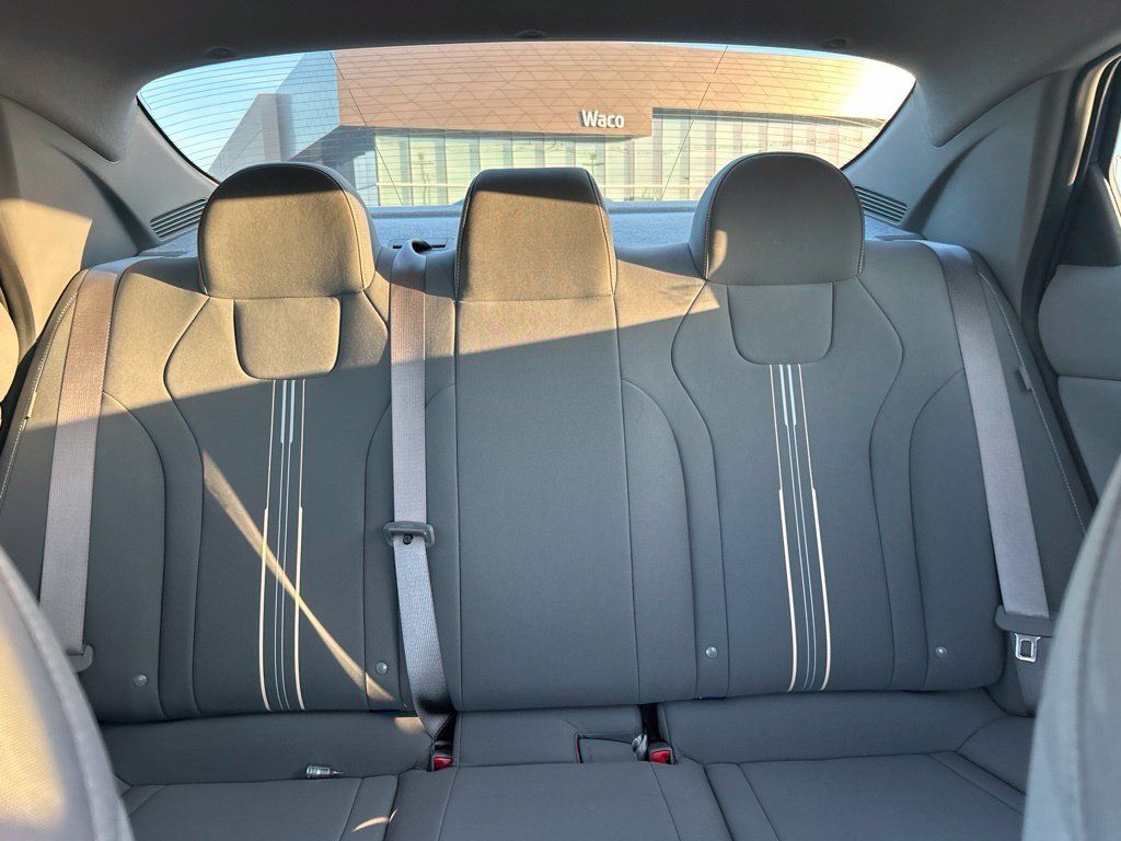 Used 2025 Hyundai Elantra Sport FWD image 16