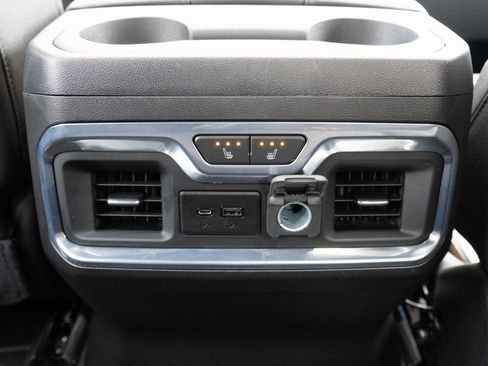 Used 2022 GMC Sierra 3500 AT4 image 17