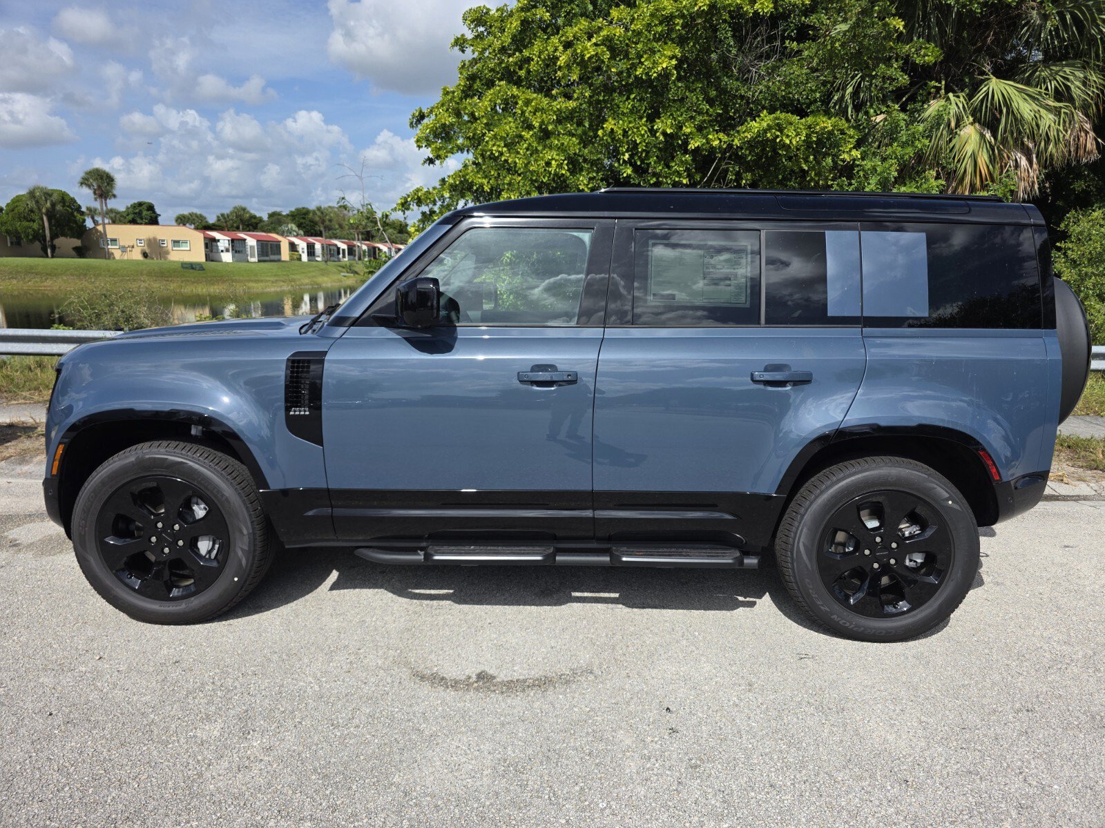New 2026 Land Rover Defender 110 X-Dynamic SE AWD/4WD image 7