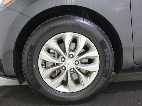 Used 2021 Kia Sedona LX FWD image 25