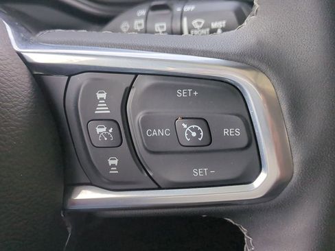 Used 2025 Jeep Wrangler Unlimited Sahara w/ Safety Group AWD/4WD image 27