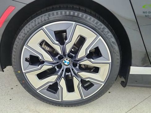 Used 2023 BMW i7 xDrive60 AWD/4WD image 65