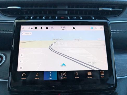 Used 2023 Jeep Grand Cherokee L Limited AWD/4WD image 4