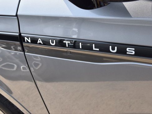 Used 2024 Lincoln Nautilus Reserve w/ Equipment Group 202A image 10