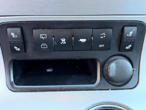 Used 2012 GMC Acadia SLE w/ LPO, 'HIT The Road' Package FWD image 19