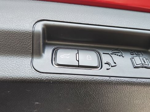 Used 2020 Ford Explorer XLT w/ Equipment Group 202A image 7