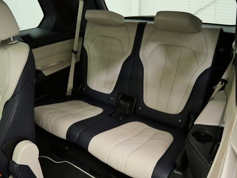 Used 2022 BMW X7 M50i image 22